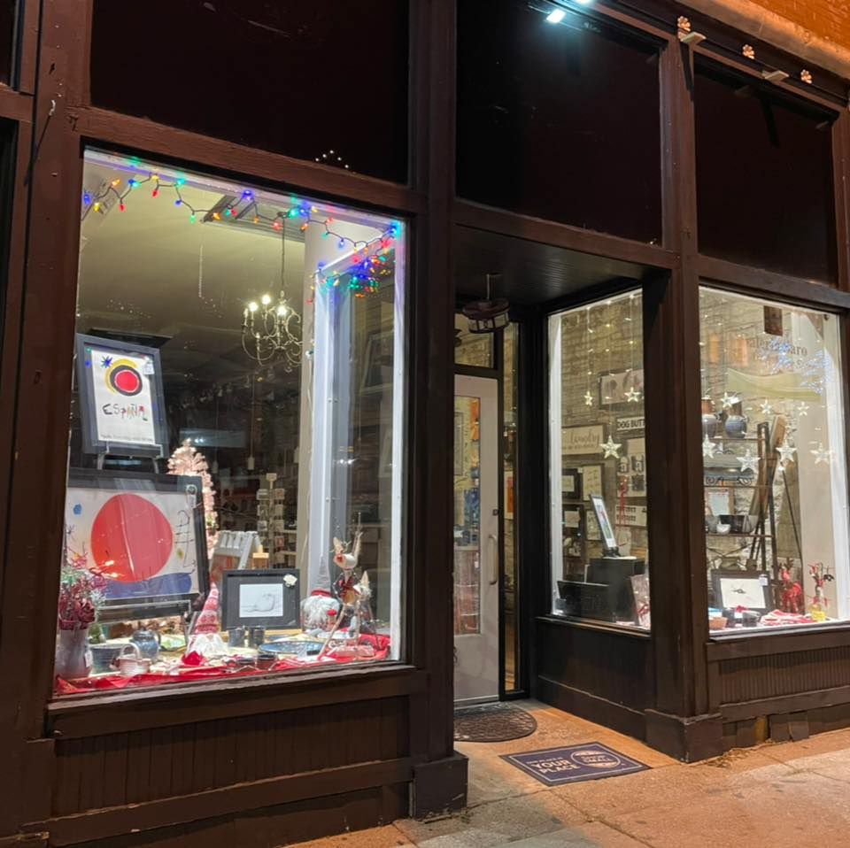 Galeria Saro storefront on Main Street